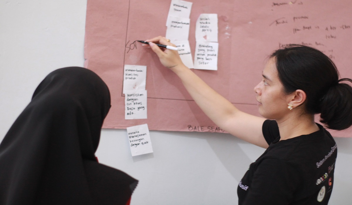 Seorang peserta mengikuti pelatihan Bale Berdaya di Sumbawa, NTB.