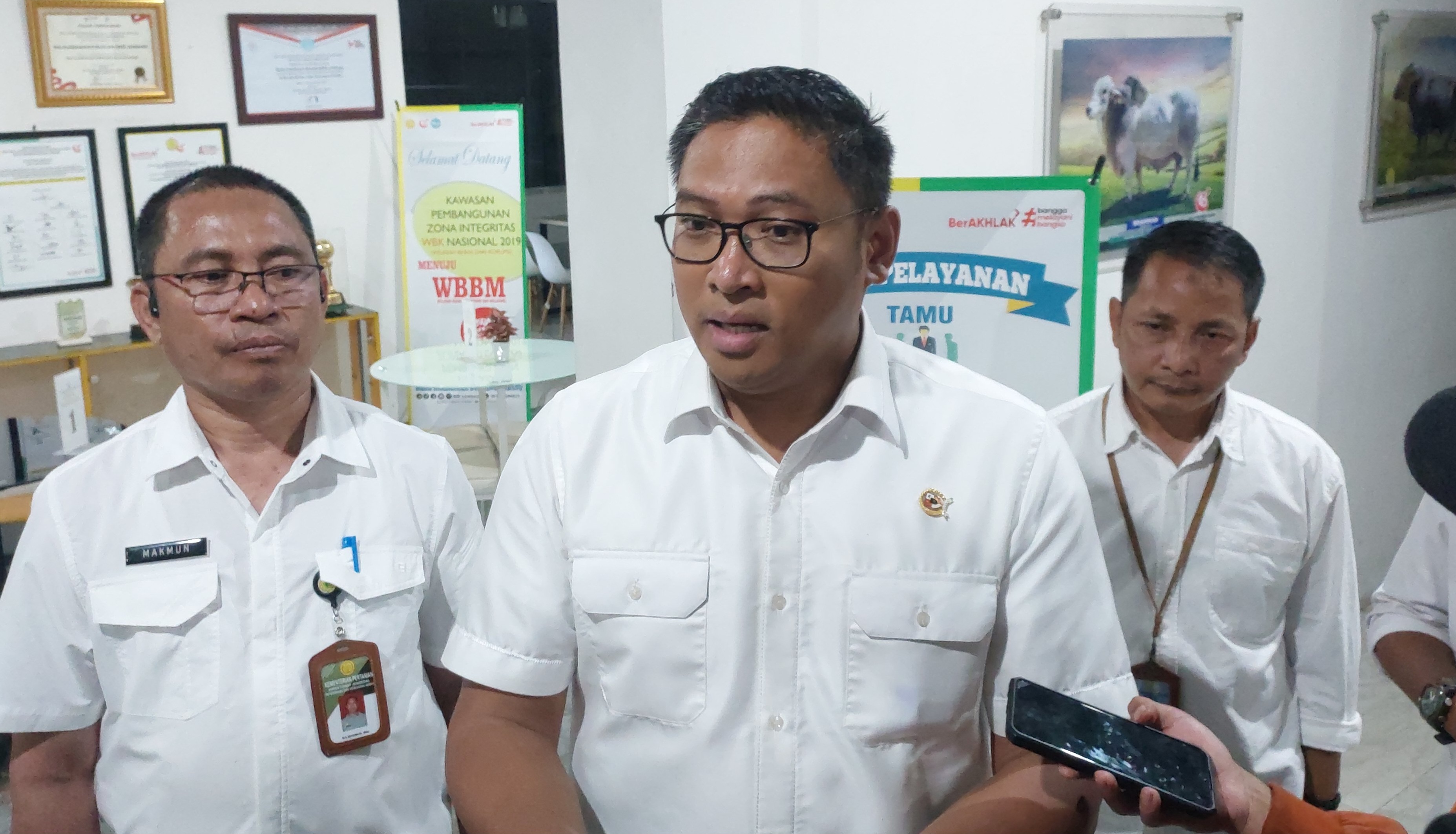 Wakil Menteri Pertanian Sudaryono menyatakan Kementan memilih mengimpor sapi daripada mengimpor susu untuk program makan bergizi gratis