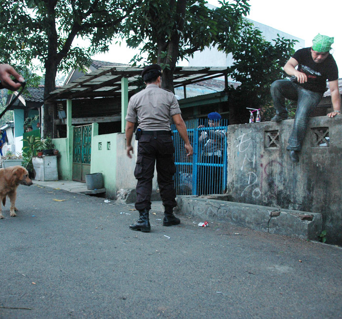 Ilustrasi: Polisi saat melakukan penggerebekan narkoba di Kampung Ambon, Cengkareng, Jakarta Barat.