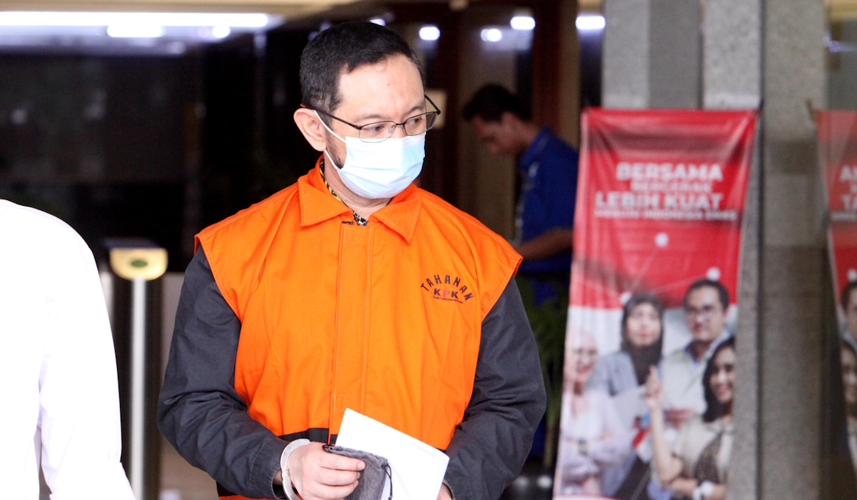 Tersangka Andhi Pramono berjalan keluar usai menjalani pemeriksaan di Gedung Komisi Pemberantasan Korupsi (KPK) 