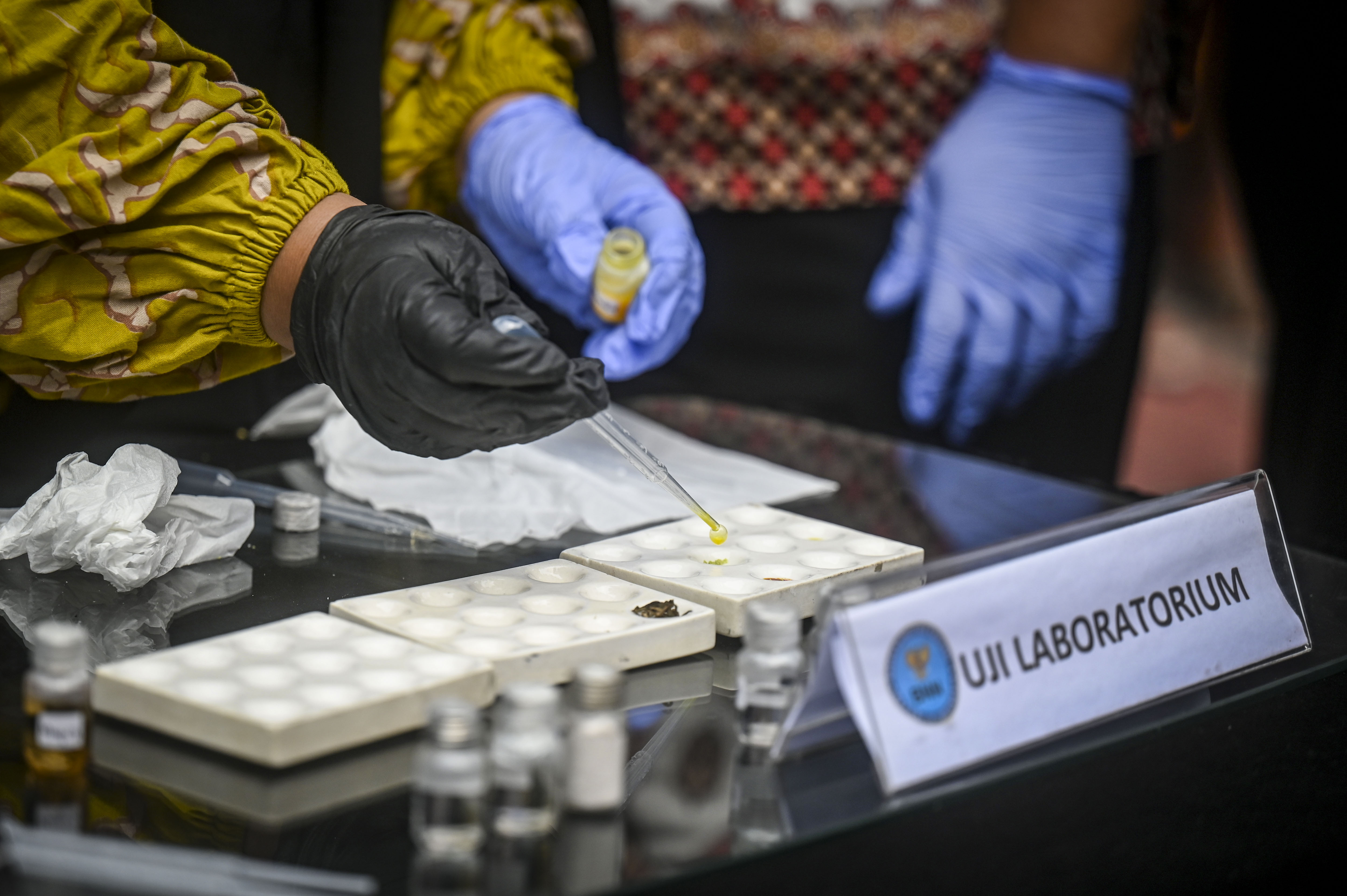 Pengujian barang bukti narkoba oleh Badan Narkotika Nasional