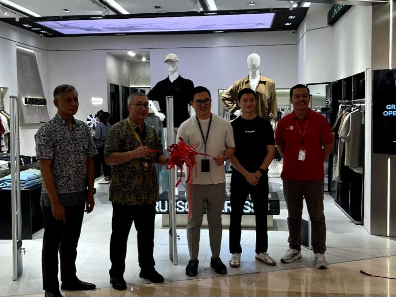 Grand opening showroom Larusso.