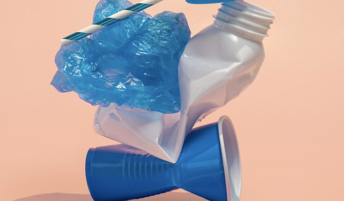 Ilustrasi sampah plastik