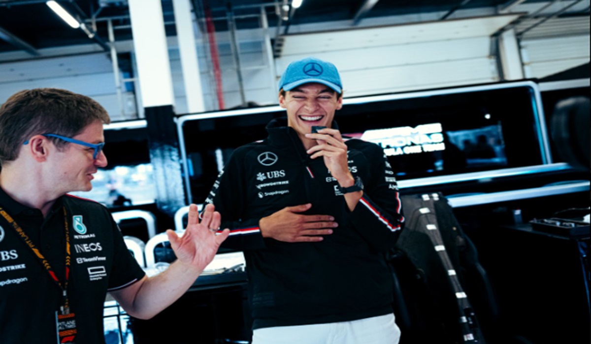 Pembalap Mercedes George Russell