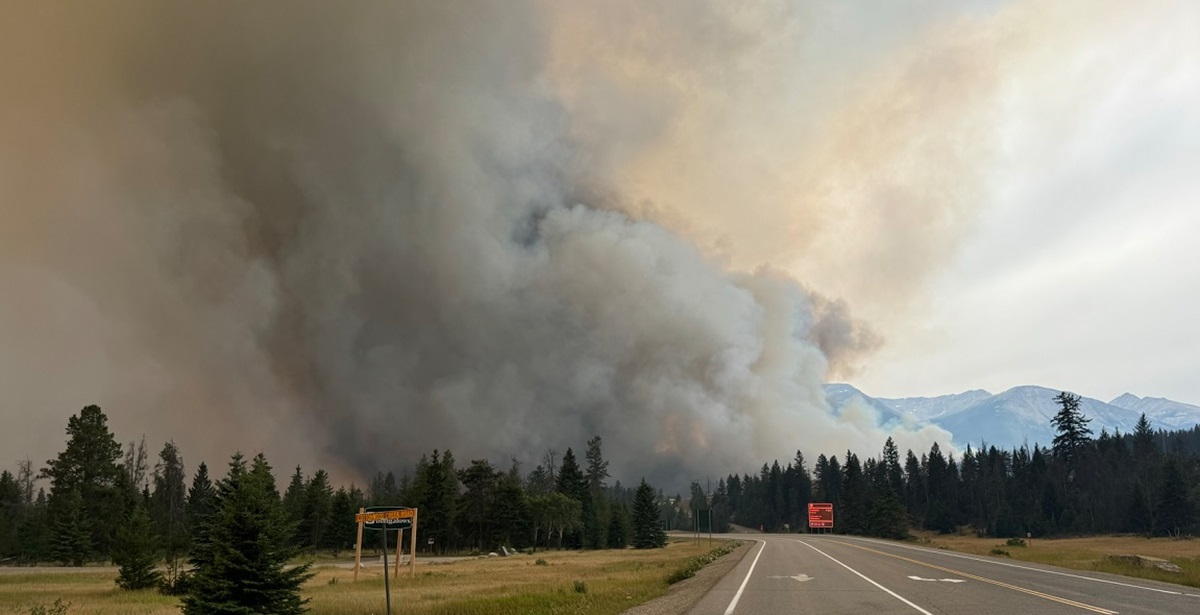Kebakaran Hutan Besar Menghancurkan Setengah Kota Jasper di Kanada