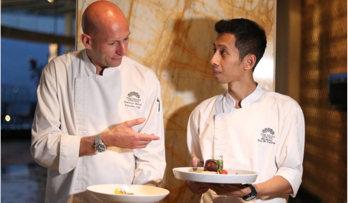 Ada penawaran yang luar biasa dari The 18th Restaurant and Lounge.