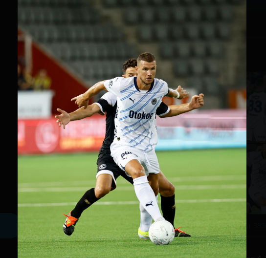 Hattrick Edin Dzeko Bawa Fenerbahce Menang di Kualifikasi Liga Champions