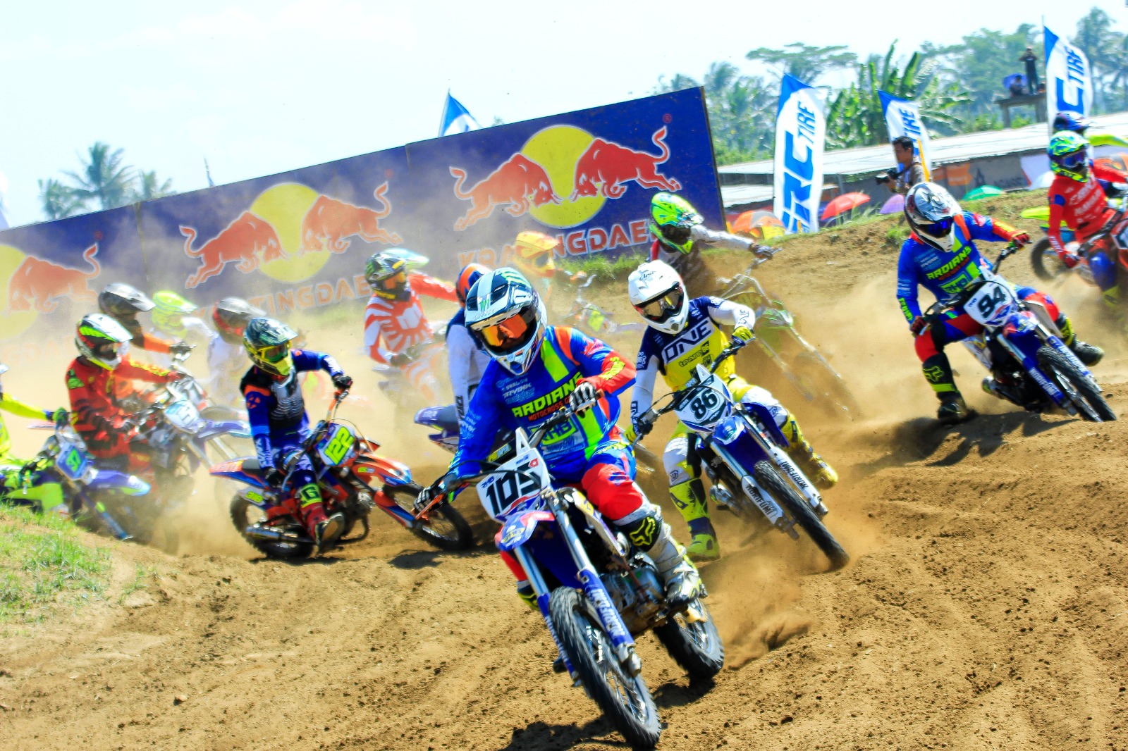Kratingdaeng Supercrosser 2024 Dirtwar Energy Seri 1 digelar akhir pekan ini di Kota Banjar, Jawa Barat.
