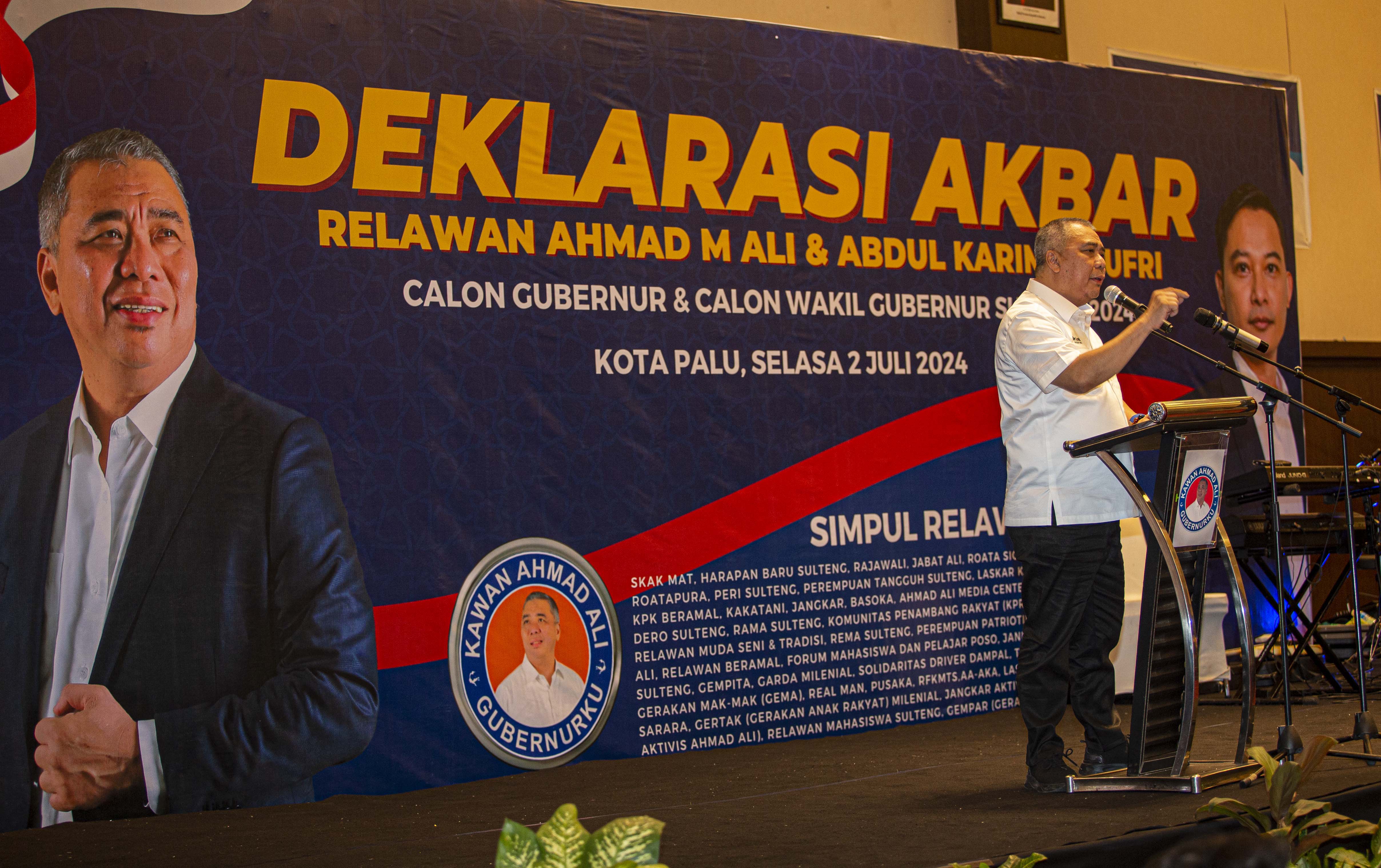 Bakal calon gubernur Ahmad M Ali berpidato di hadapan ratusan relawan.