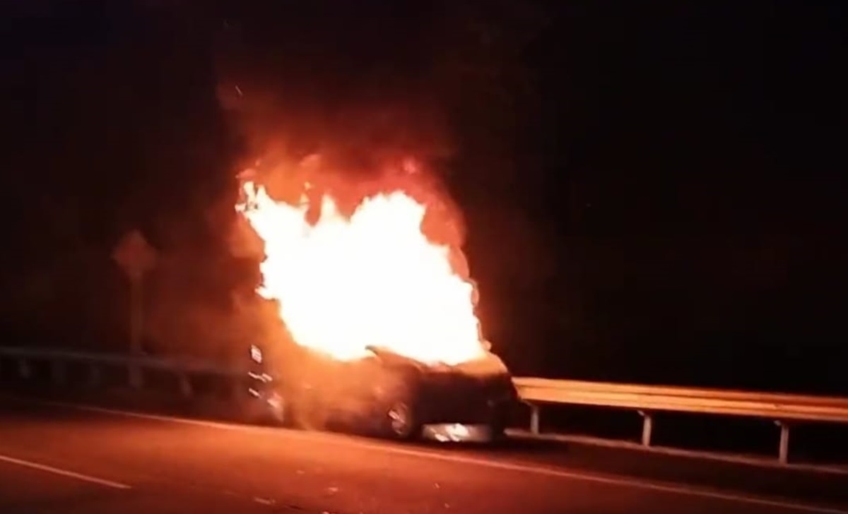 Minibus Terbakar di Tol Bawen-Semarang Diduga Akibat Konsleting