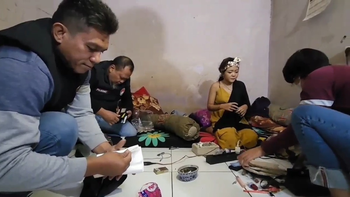 Sebanyak 31 orang ditangkap saat Polres Metro Jakarta Utara melakukan penggerebekan di Kampung Bahari.