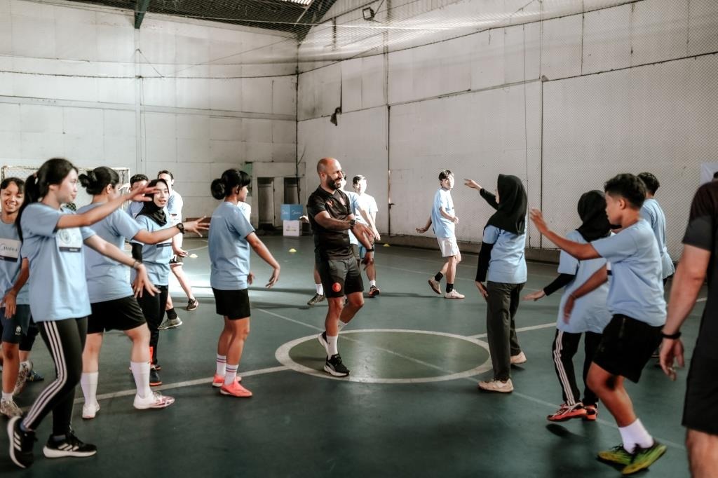 Badan Amal Manchester City Berbagi Ilmu dengan Generasi Muda Bandung