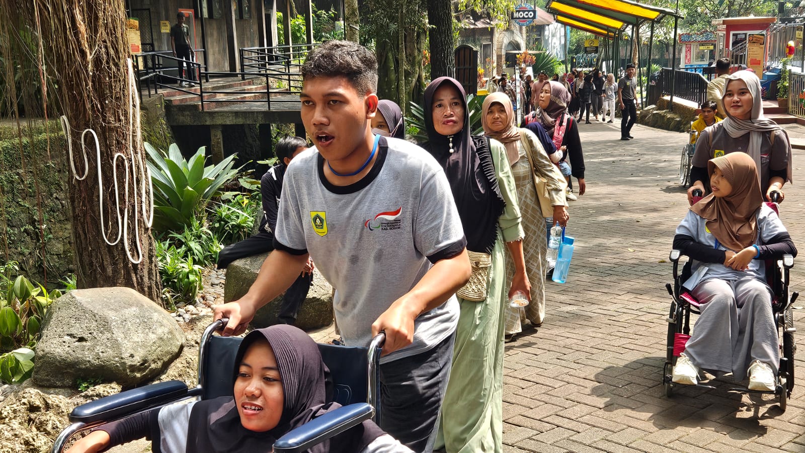 Atlet disabilitas SOD NPCI diberi hadiah jalan-jalan ke Taman Safari