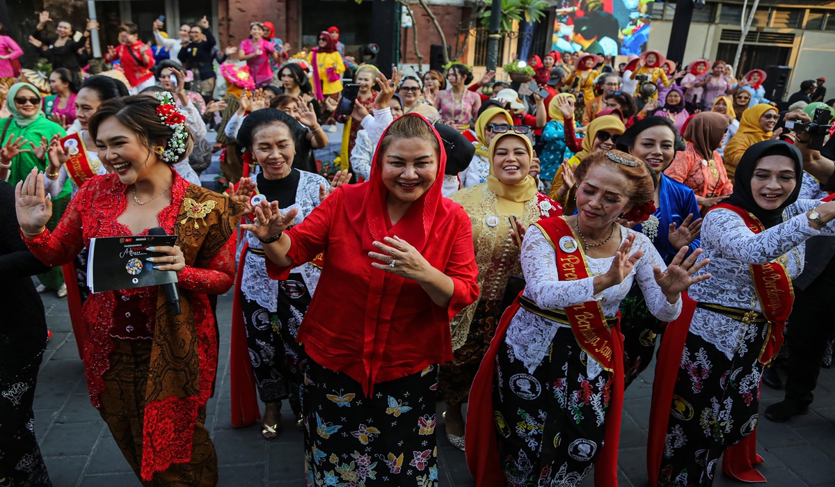 Wali Kota Semarang Hevearita Gunaryanti Rahayu (kedua kiri) 