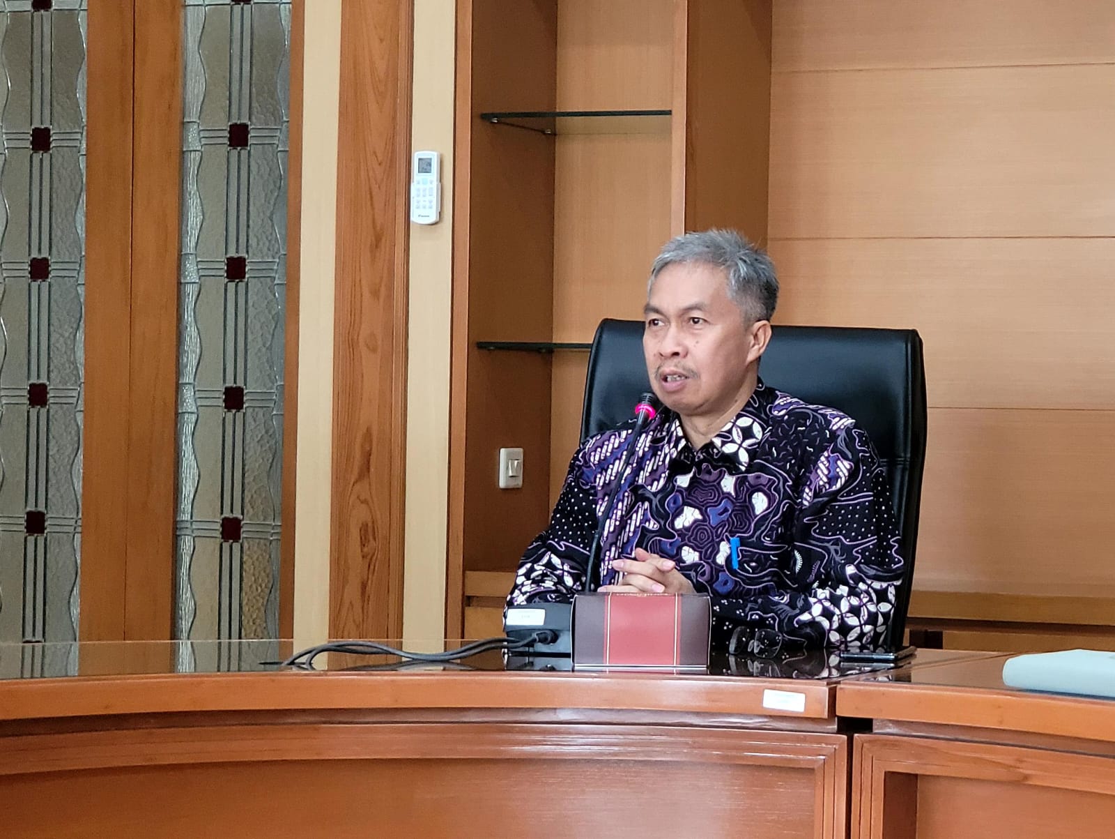  Wakil Rektor UPI Prof Didi Sukyadi menilai program cleansing cukup bagus, demi ketertiban di dunia pendidikan. 