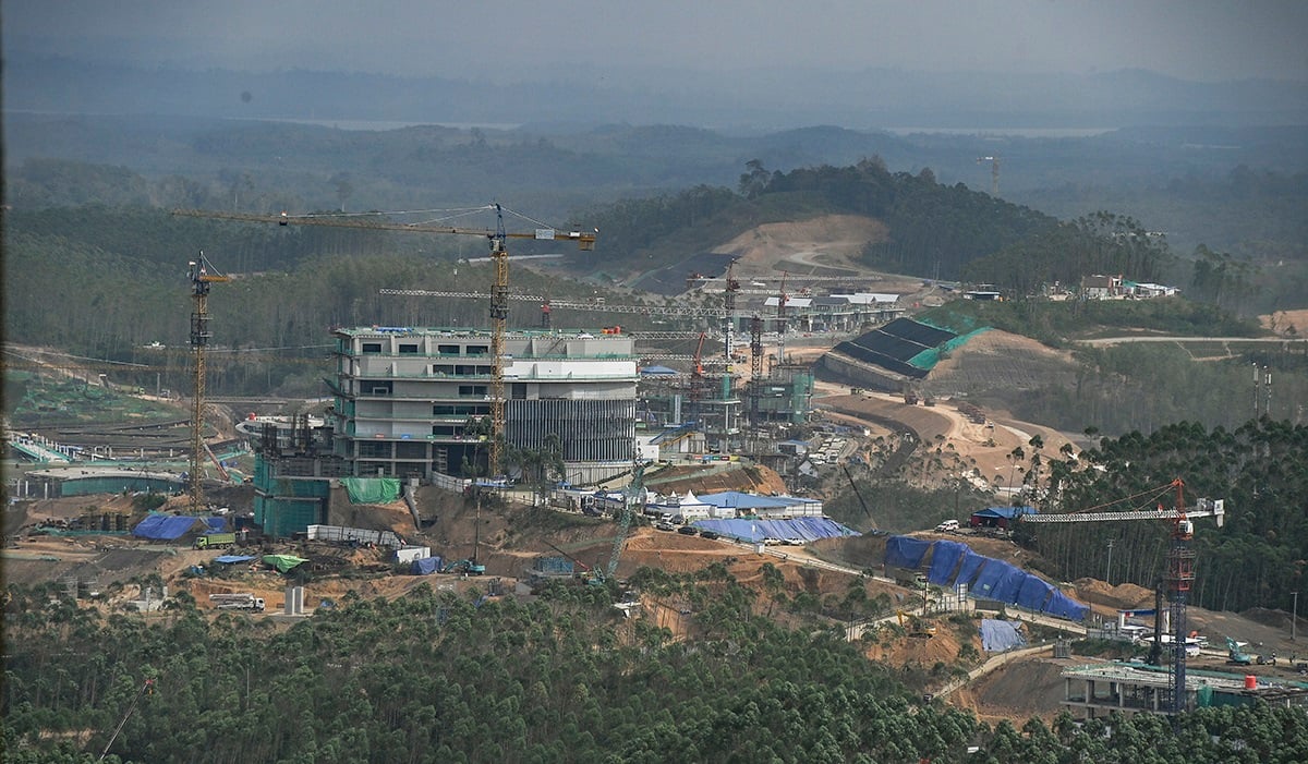 Suasana pembangunan di Kawasan Inti Pusat Pemerintahan (KIPP) Ibu Kota Negara (IKN) Nusantara, November 2023.