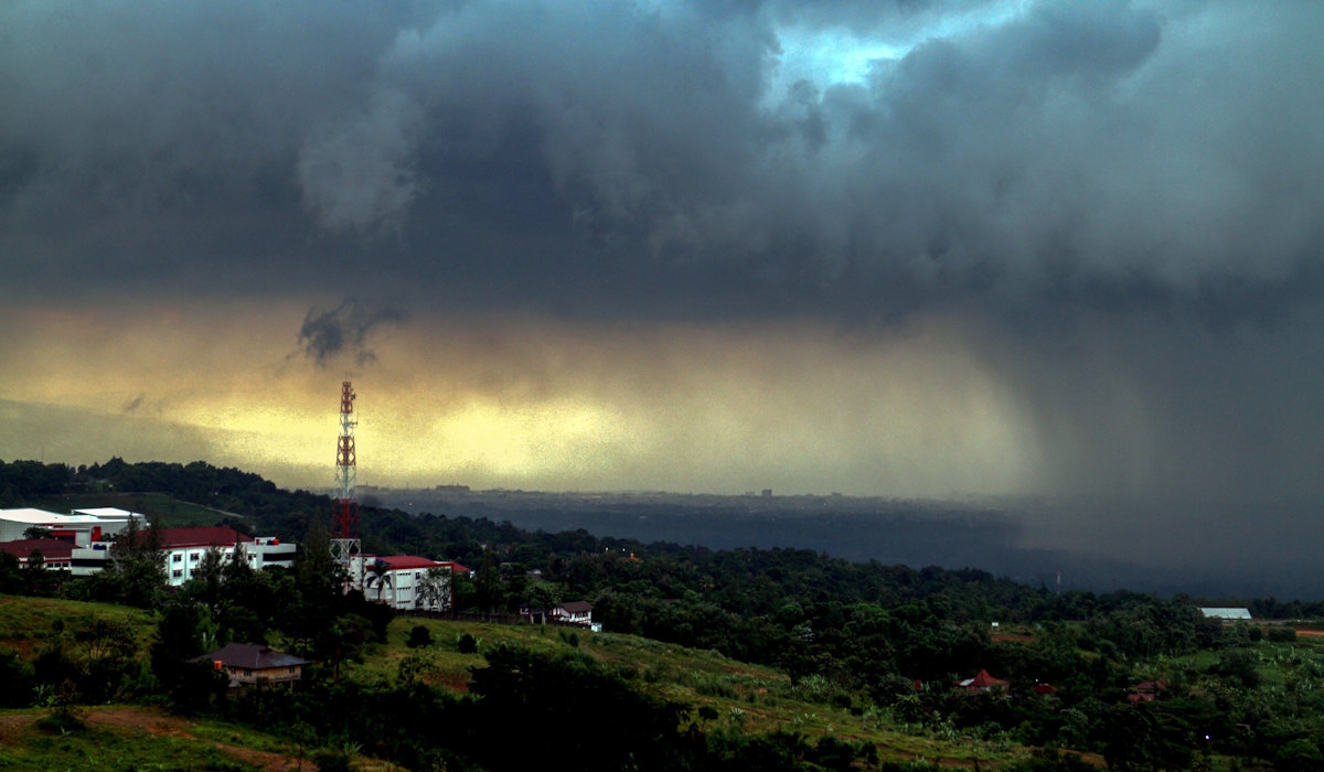 Ilustrasi: awan mendung di kawasan Sentul, Kabupaten Bogor, Jawa Barat , 