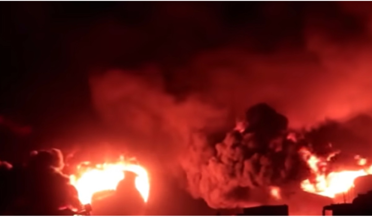 Serangan Israel di kota pelabuhan Hodeidah, Yaman. 