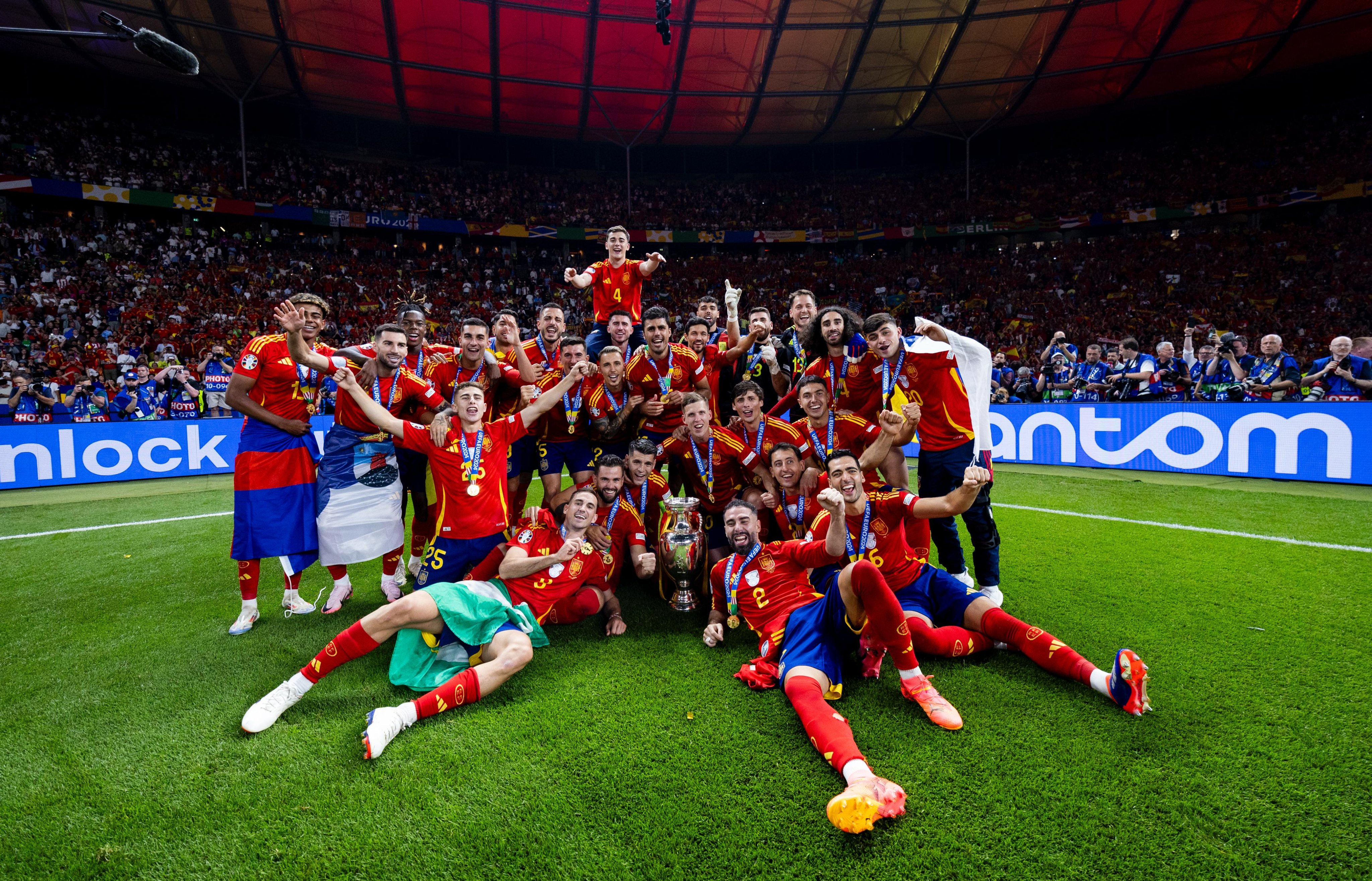 Euforia Pemain Spanyol Setelah Kemenangan 2-1 atas Inggris di Final Euro 2024