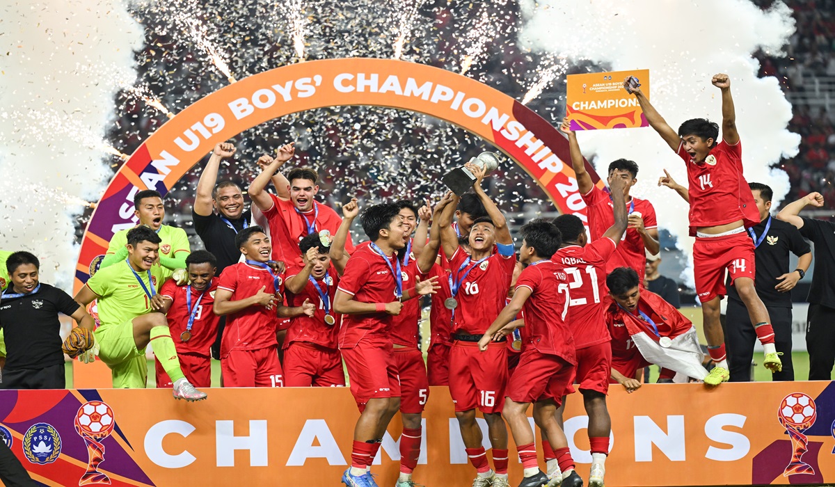 Timnas Indonesia U-19 melakukan selebrasi usai menjadi juara Piala AFF U-19.