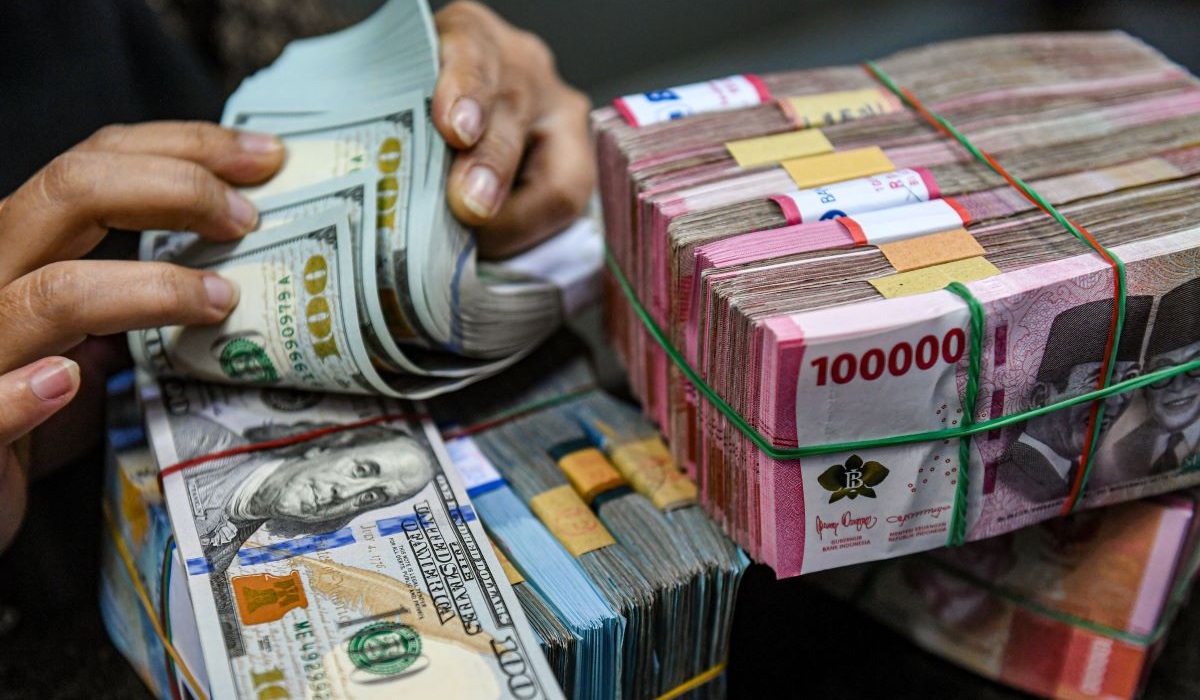 Rupiah Merosot saat Pasar Khawatirkan Ekonomi AS