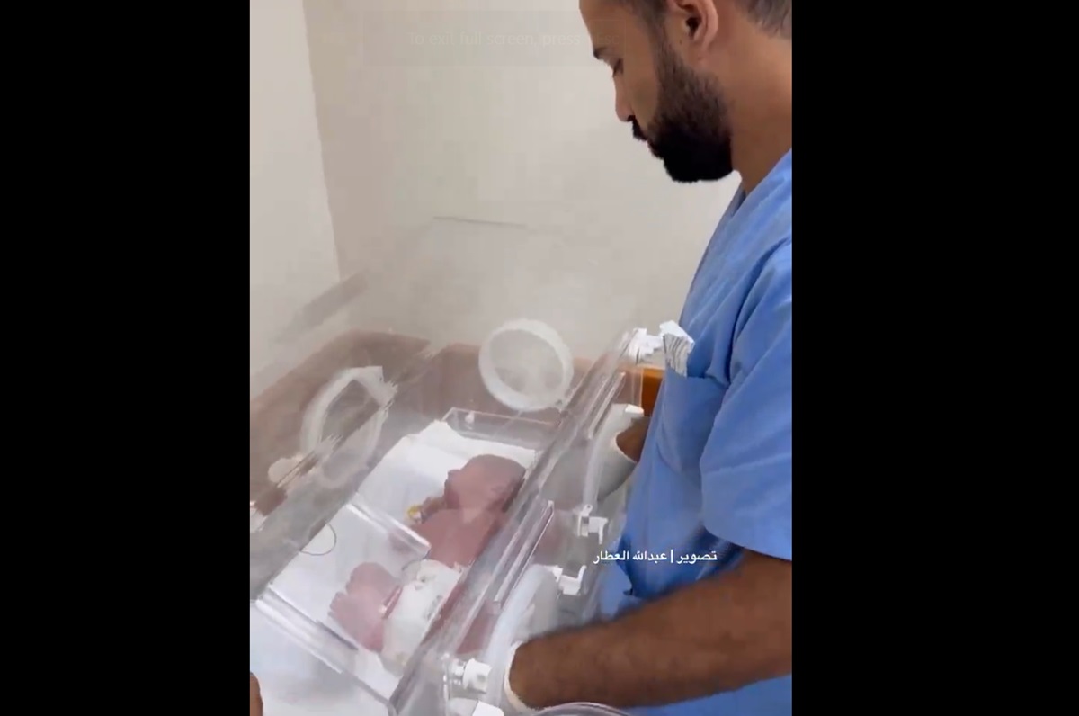 Rumah Sakit Al Awda di kamp pengungsi Nuseirat di Jalur Gaza tengah menyatakan tim dokter mereka berhasil menyelamatkan bayi dari rahim ibu 