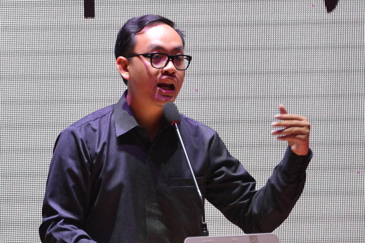 Pengamat ekonomi Bhima Yudhistira menyampaikan paparannya dalam acara 'Opposition Leaders Economic Forum' di Jakarta