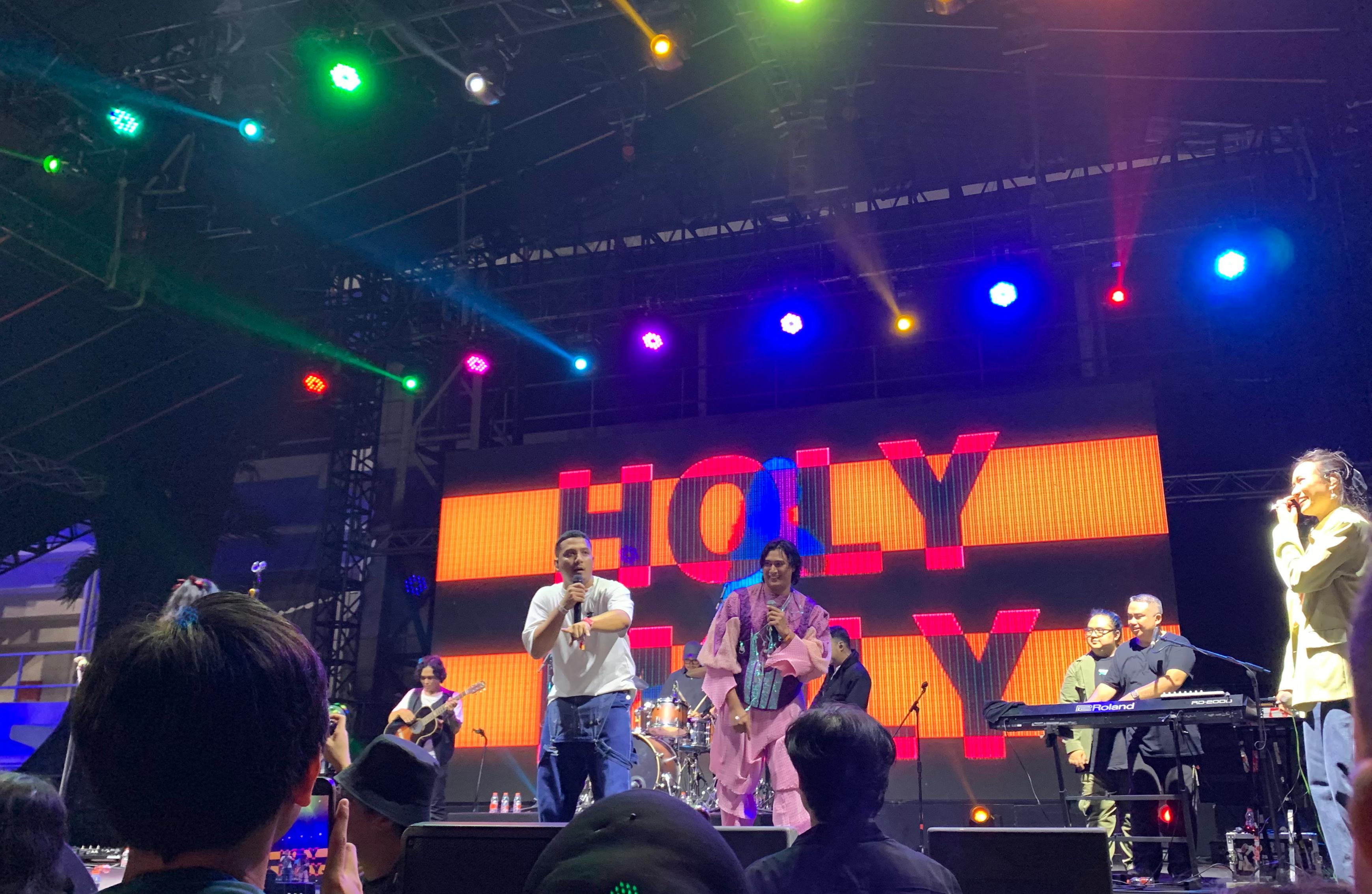 Penampilan Sal Priadi di ajang We The Fest 2024