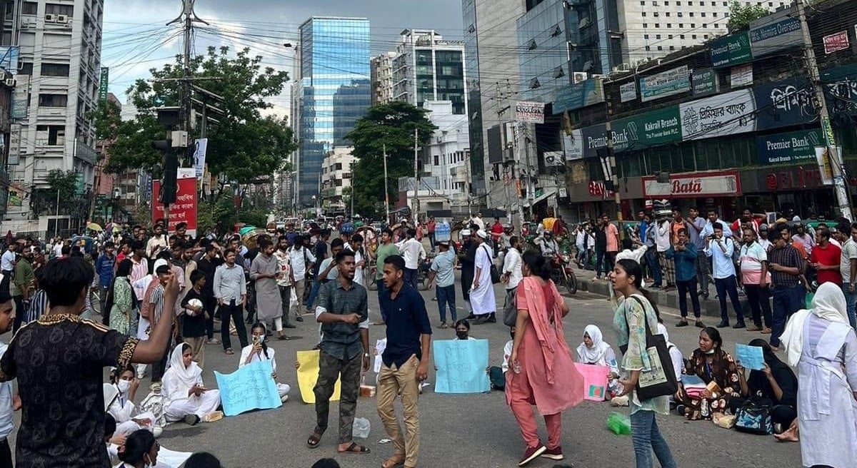 Kementerian luar negeri memastikan 563 WNI yang berada di Bangladesh dalam kondisi selamat dan aman di tengah demonstrasi besar-besaran.