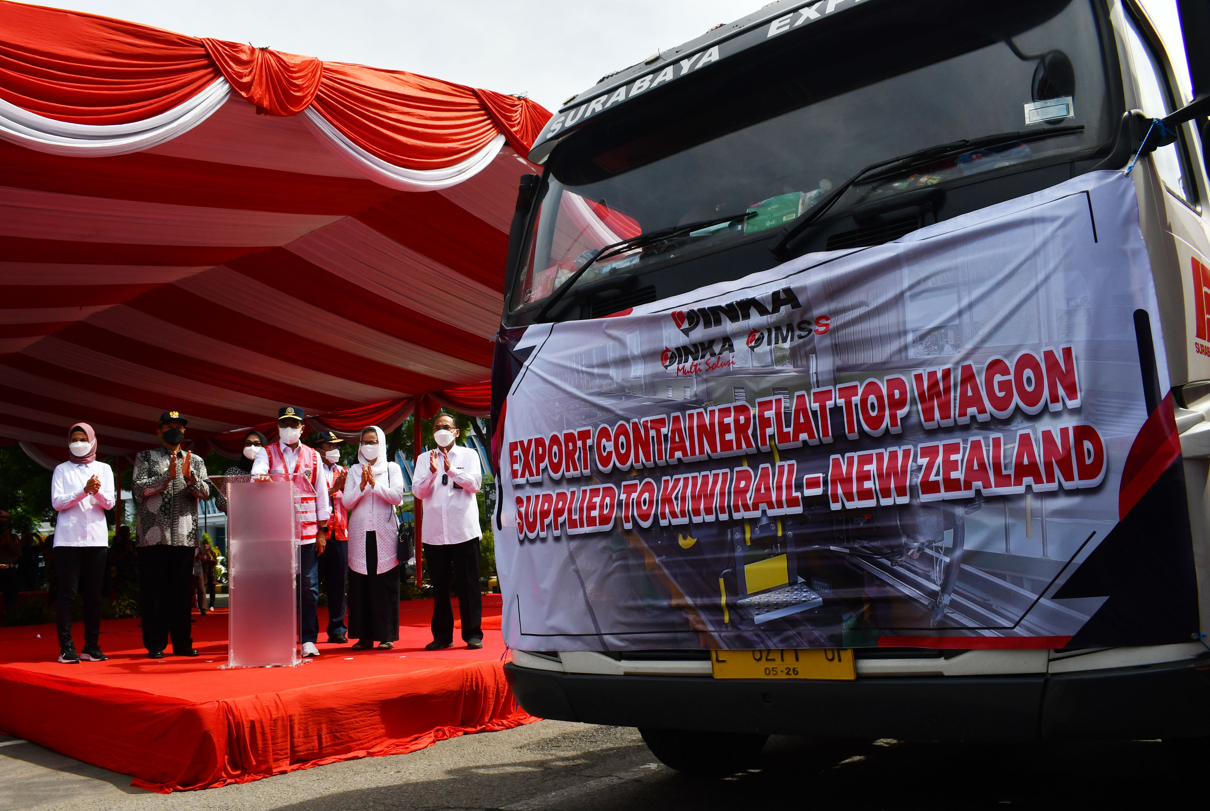 INKA mengekspor gerbong barang ke Selandia Baru.