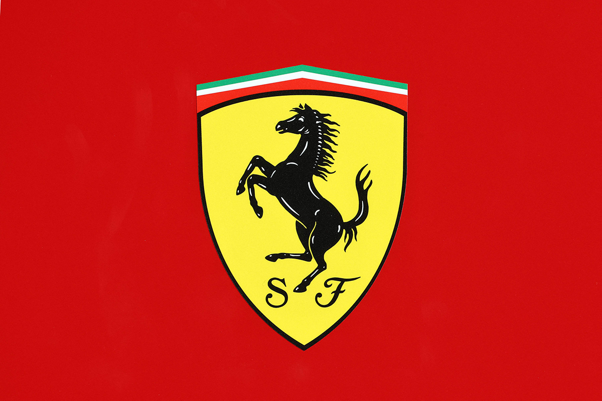 Logo Ferrari.