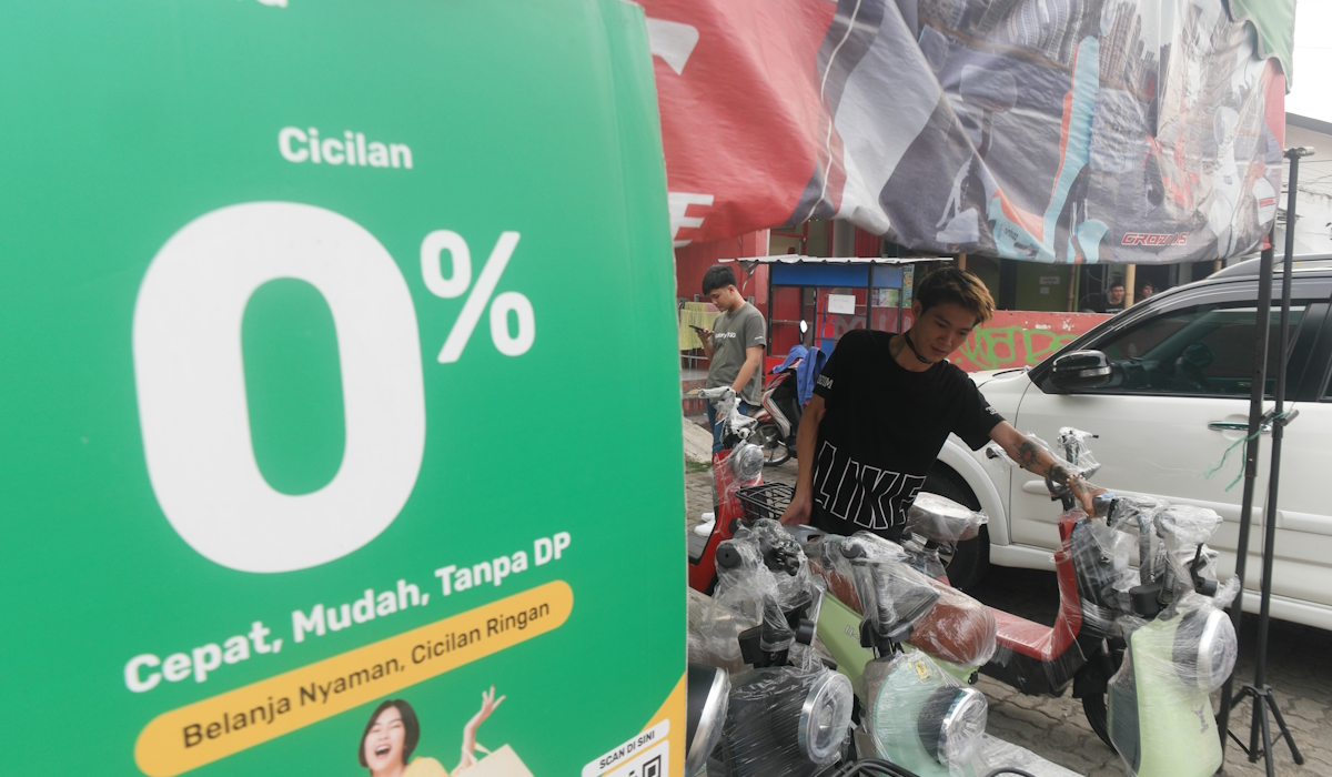 Ilustrasi papan promo program cicilan 0 persen dari salah satu pinjol 