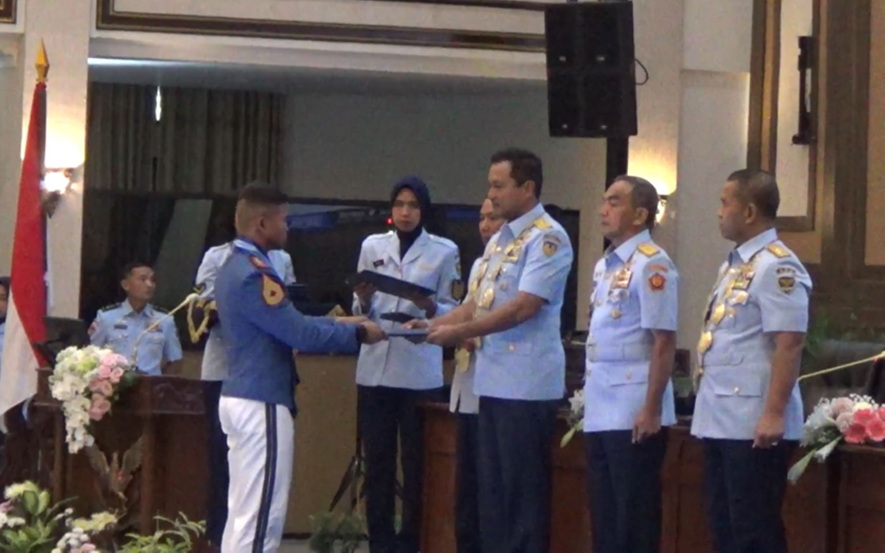 Pelantikan lulusan AAU.