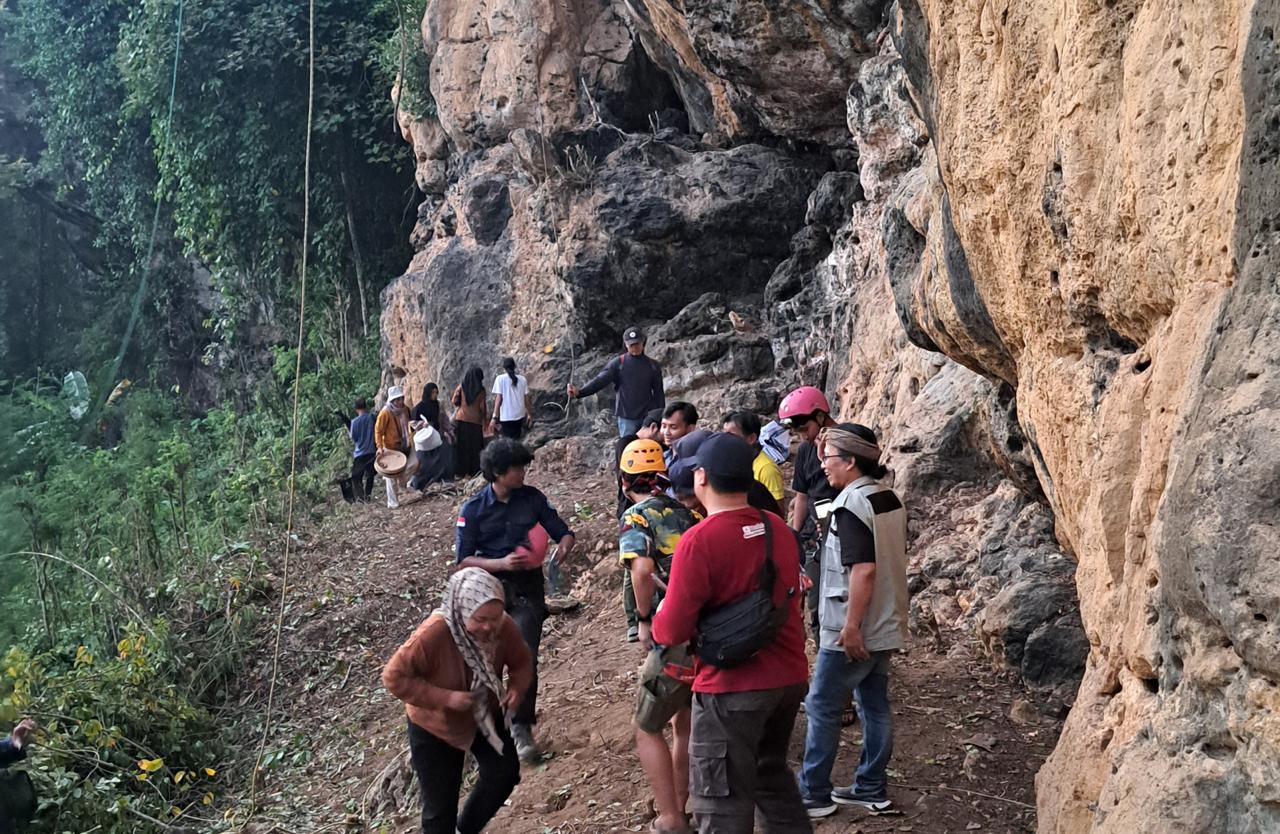 Pembukaan jalur panjat tebing Kentheng Mbelik Trenggalek 