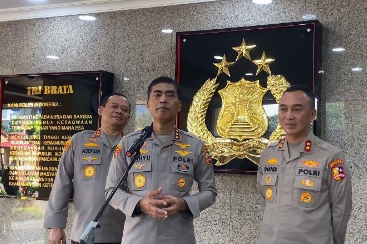  Kabareskrim Komjen Wahyu Widada menyampaikan keterangan pers di Rupatama Mabes Polri, Jakarta Selatan, Senin (15/7).