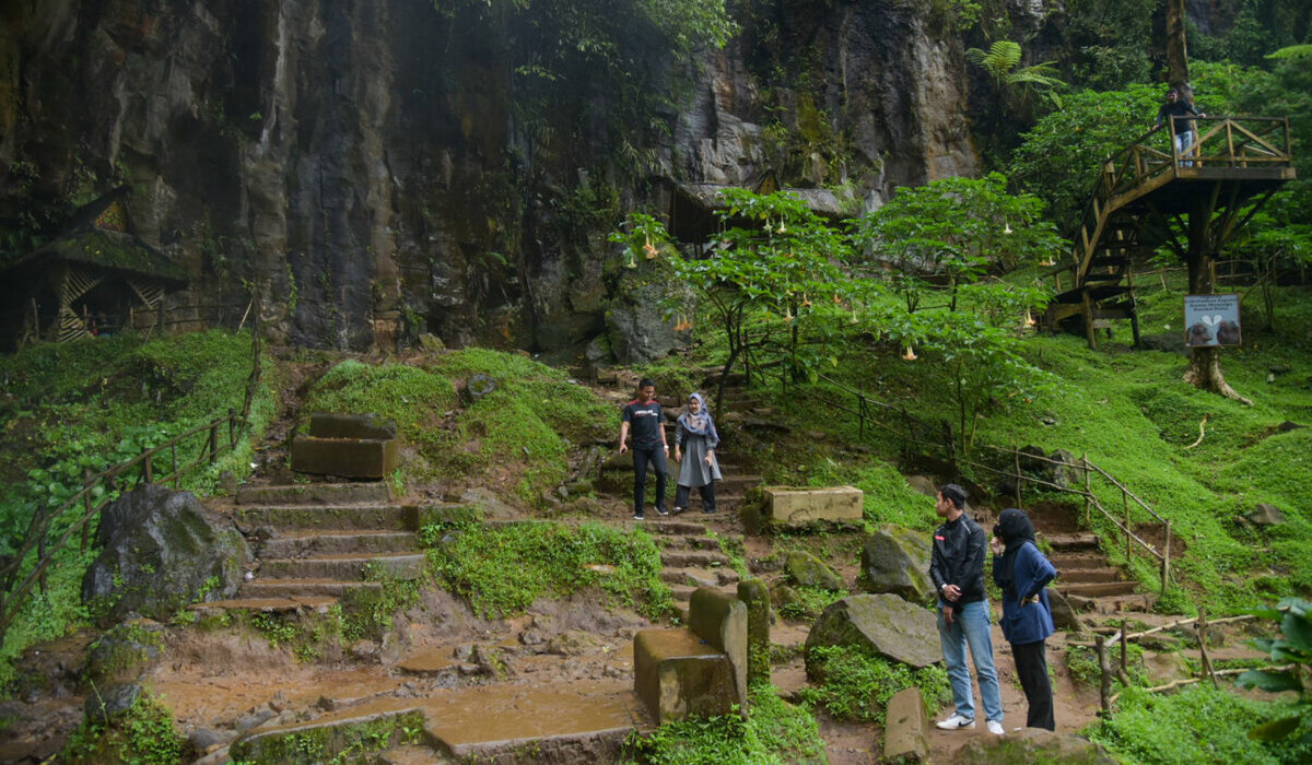 Kawasan Taman Nasional Gunung Leuser, salah satu cagar biosfer di Indonesia.