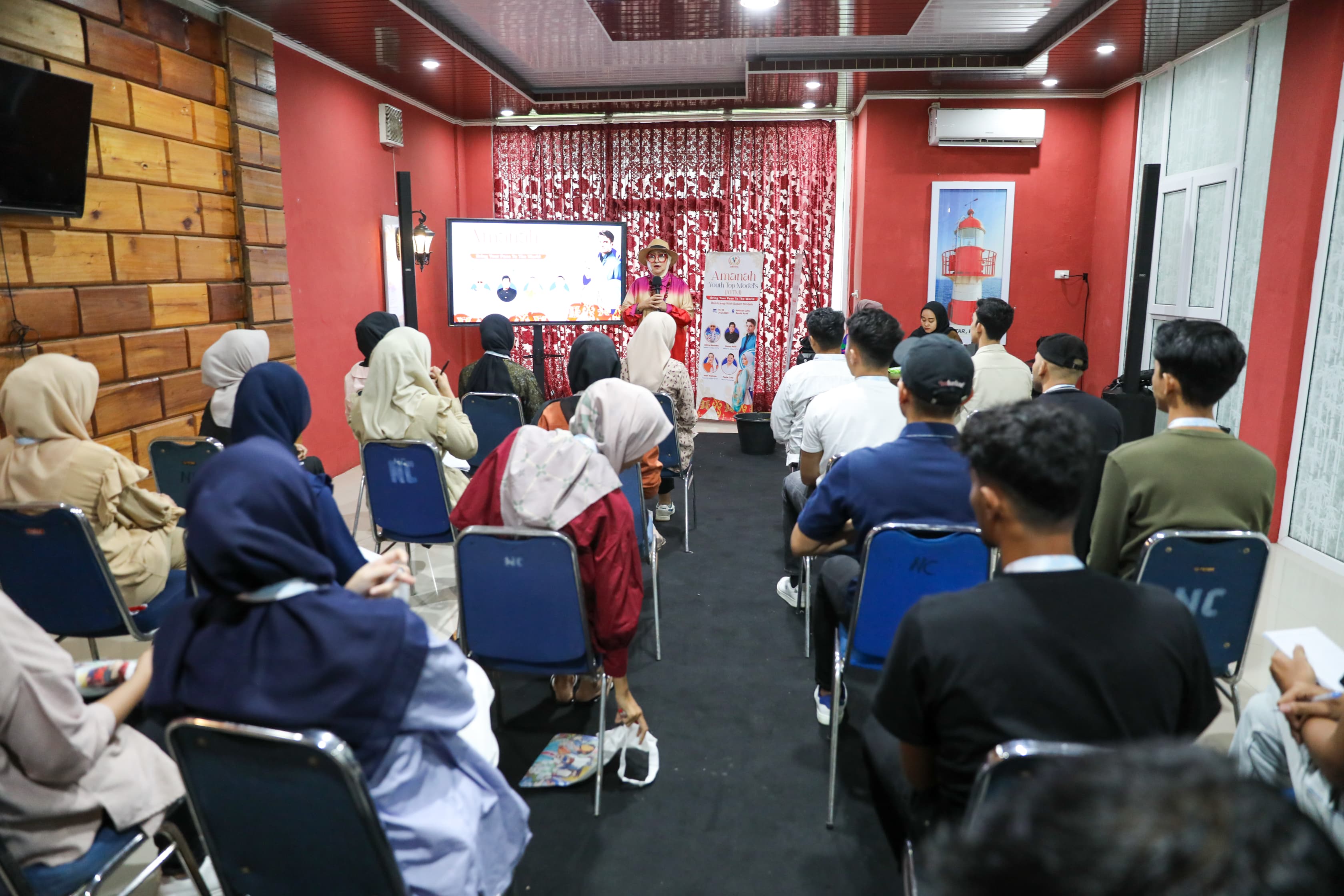25 model terdiri dari 10 pria dan 15 wanita terpilih mengikuti kelas mentoring di Aceh