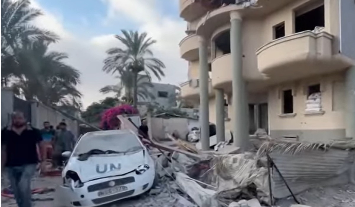 Serangan Israel di kota Khan Younis.