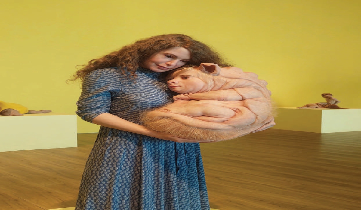 Karya Patricia Piccinini berjudul The Bond (2016).