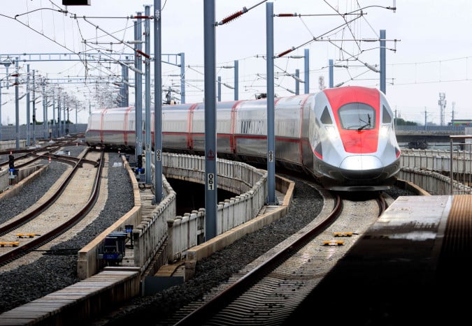 Kereta Cepat Whoosh.