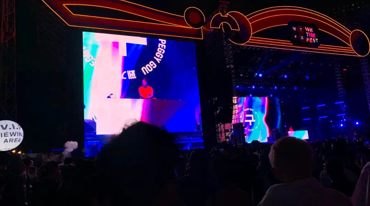 DJ terkenal Peggy Gou menggebrak hari kedua We The Fest 2024 dengan penampilan yang penuh energi pada Sabtu, 20 Juli 2024. 