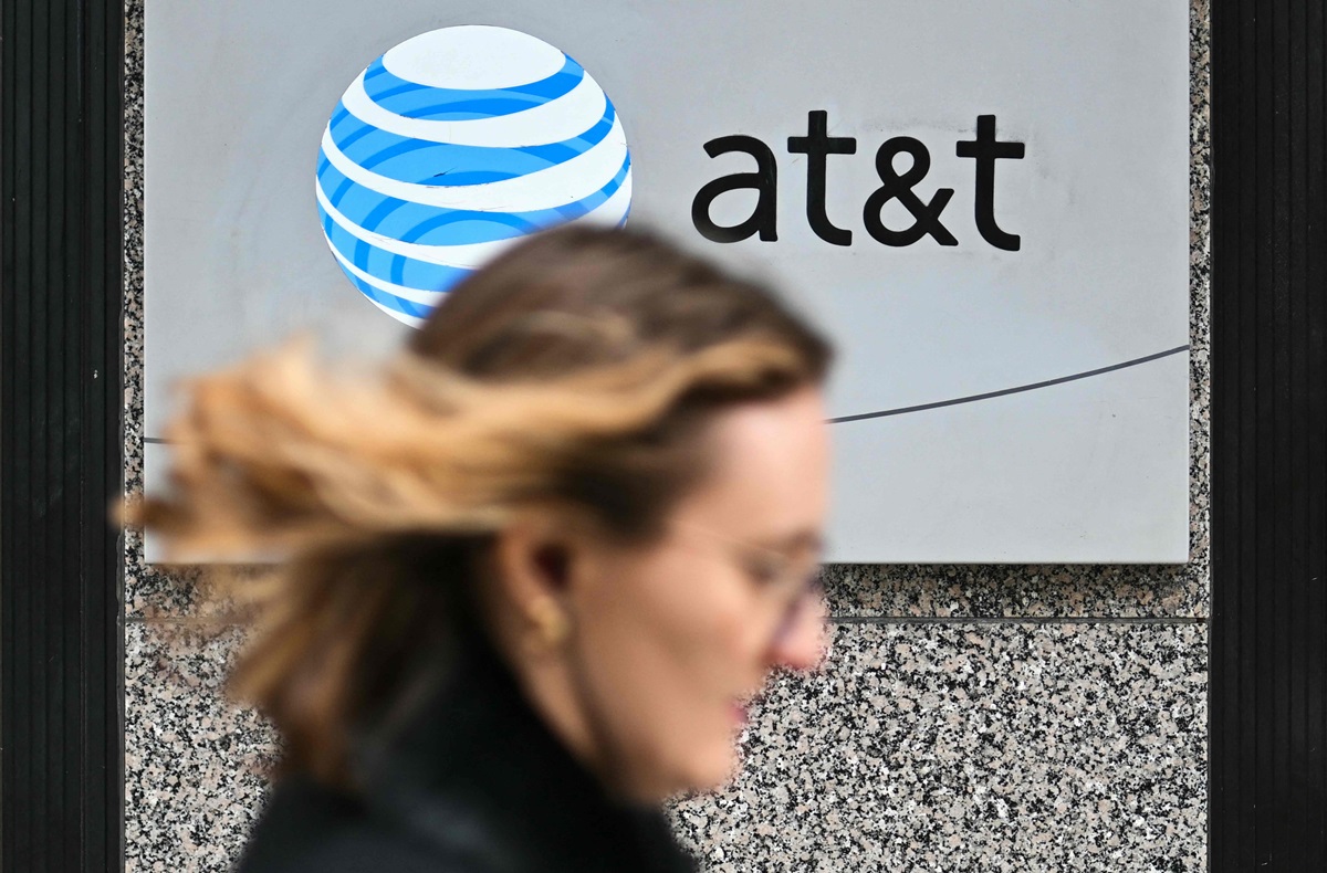 AT&T Wireless mengungkapkan peretas telah mencuri data rekaman panggilan dan pesan dari hampir seluruh 109 juta pelanggan mereka. 