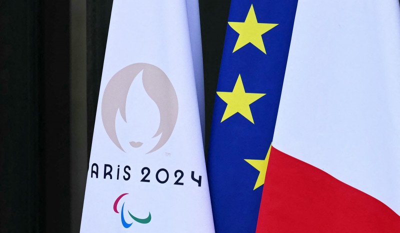 Bendera Olimpiade Paris 2024. 