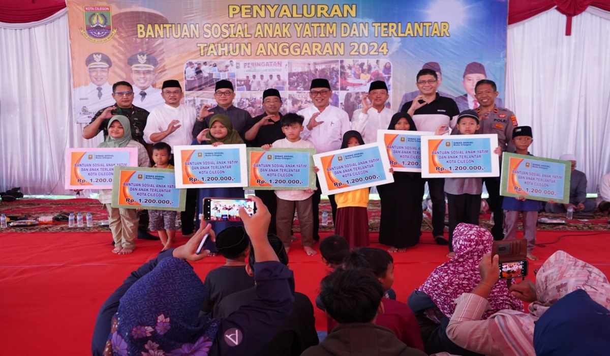 Penyaluran bantuan kepada anak yatim di Cilegon
