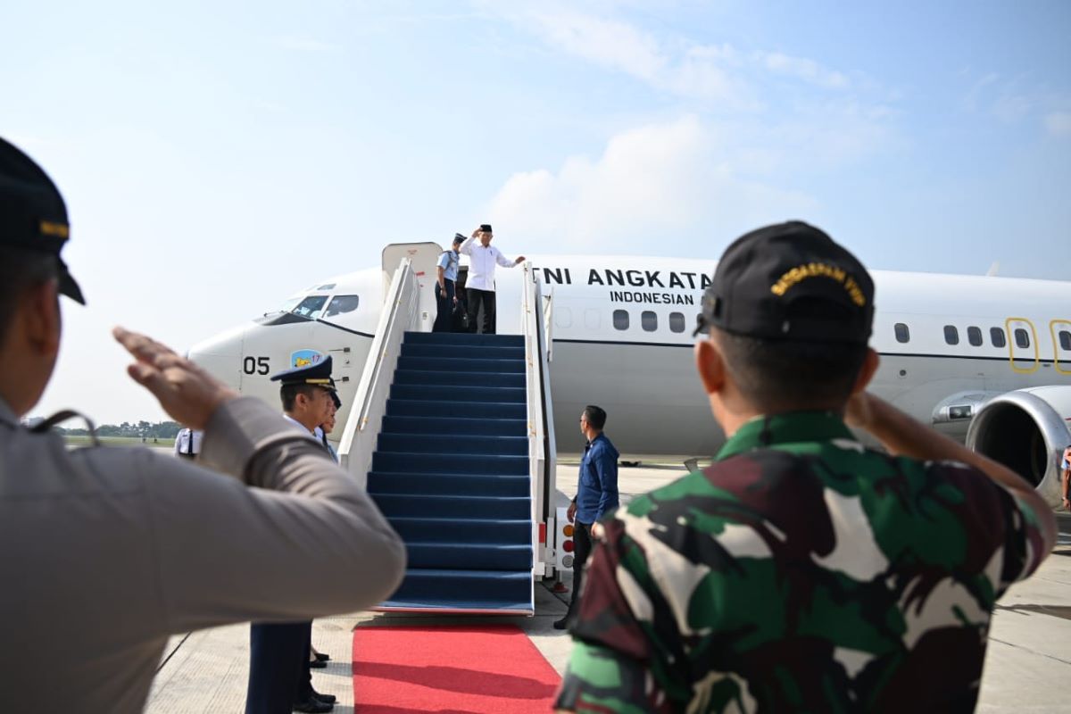 Wapres Ma'ruf Amin hendak menuju Bandara Kertajati, Jawa Barat, untuk kunjungan kerja ke Cipanas.