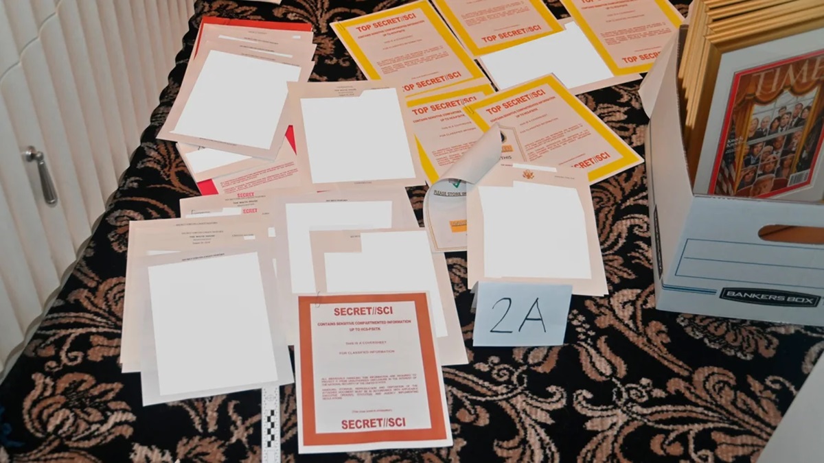 Seorang hakim federal membatalkan kasus dokumen klasifikasi terhadap Donald Trump