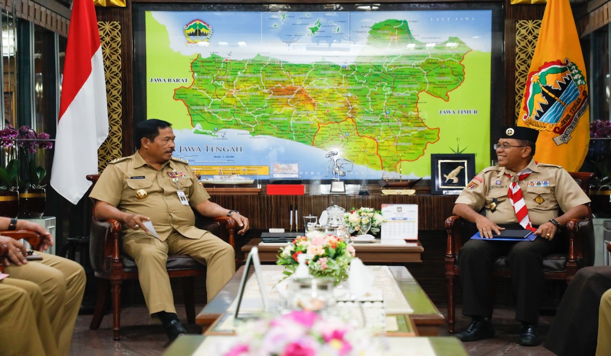 Pj Gubernur Jateng Nana Sudjana saat menerima kunjungan dari Ketua Kwarda Jateng Budi Prayitno.