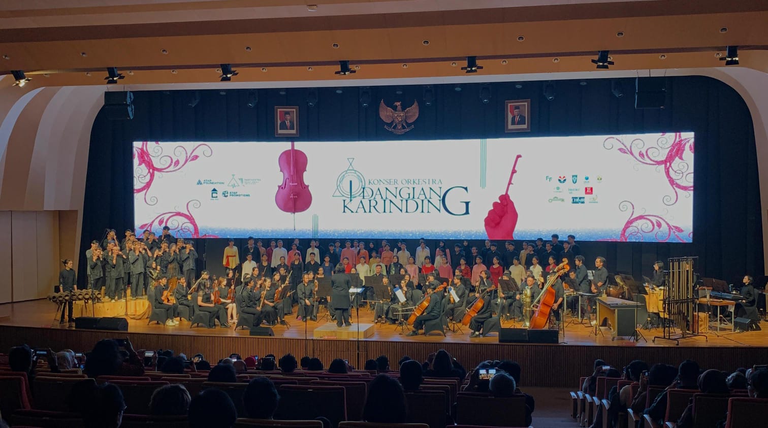 konser Orkestra Dangiang Karinding di Kampus Universitas Parahyangan