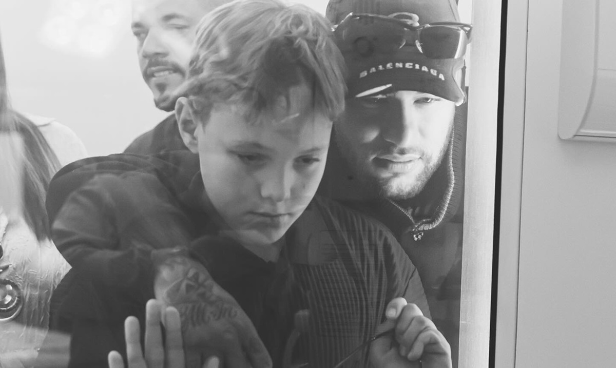 Bintang sepak bola Neymar, 32, memperkenalkan putri barunya, Helena, dalam sebuah postingan Instagram setelah kelahirannya pada 3 Juli. 