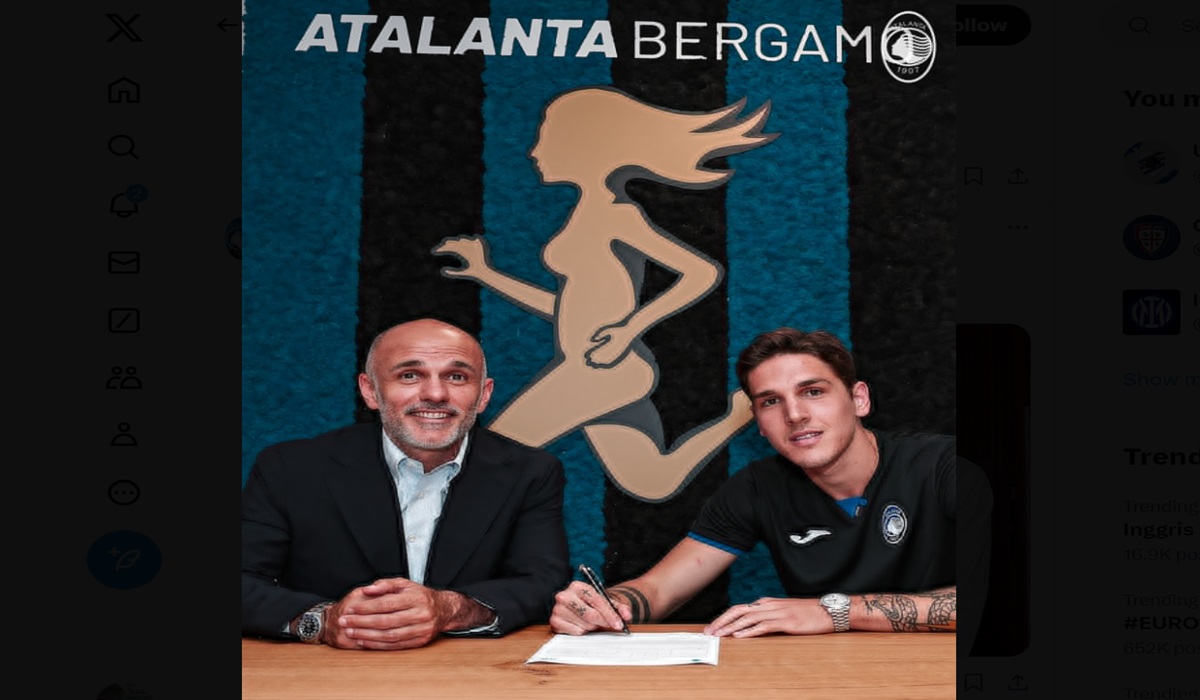 Nicolo Zaniolo (kanan) kala menandatangani kontrak bersama Atalanta.